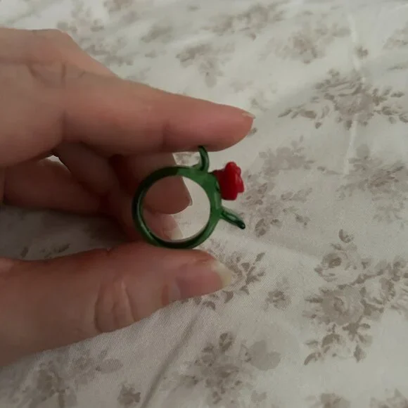 Lisa Says Gah glass rose ring - Picture 3 of 3